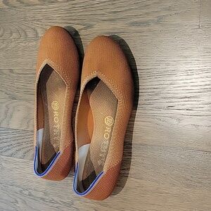 Rothys Fawn round toe flats 8.5